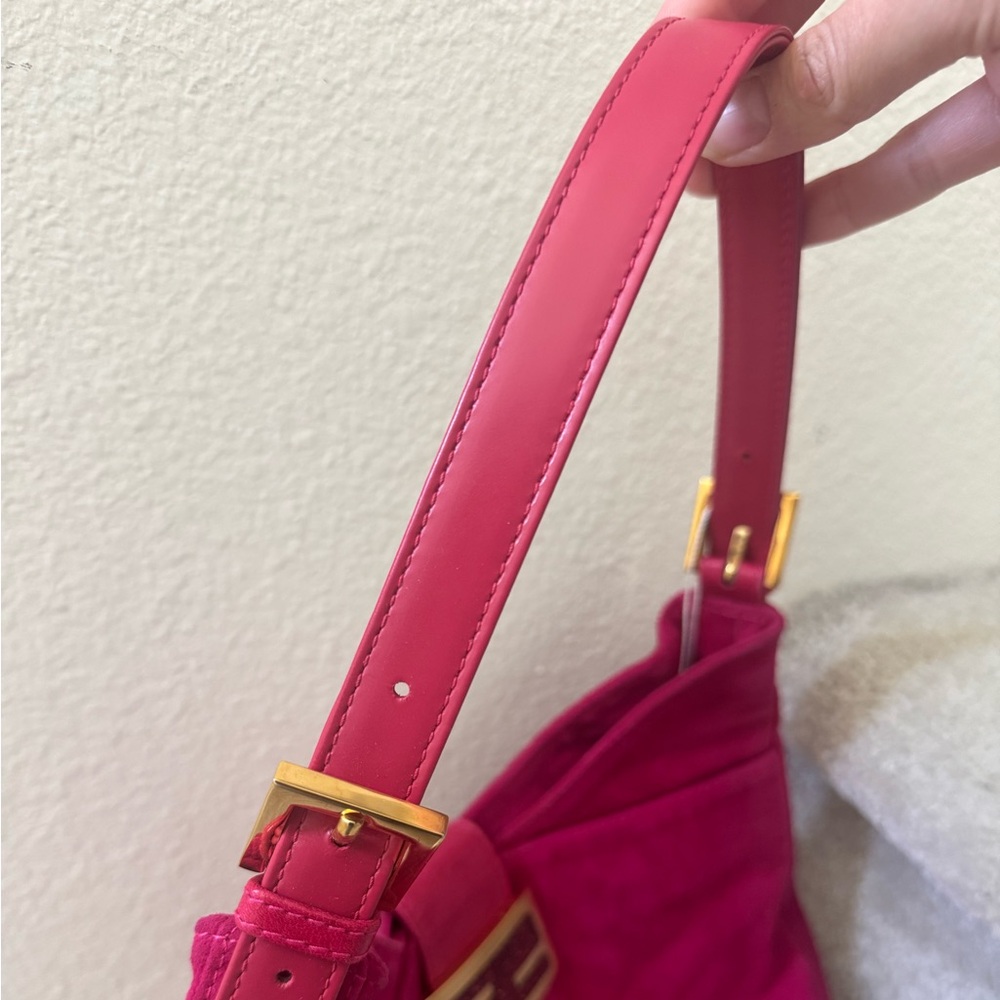 Fendi mamma baguette shoulder hobo bag in pink suede with glittery FF buckle - Picture 11 of 16